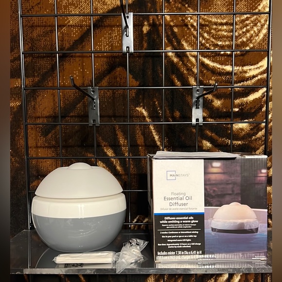 Mainstays Pool & Spa Aroma Floating Essential Oil Diffuser LED Light USB Charger - Picture 11 of 12